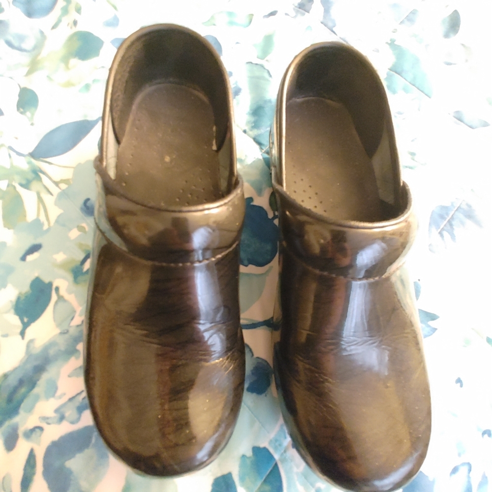 Patent leather black clogs